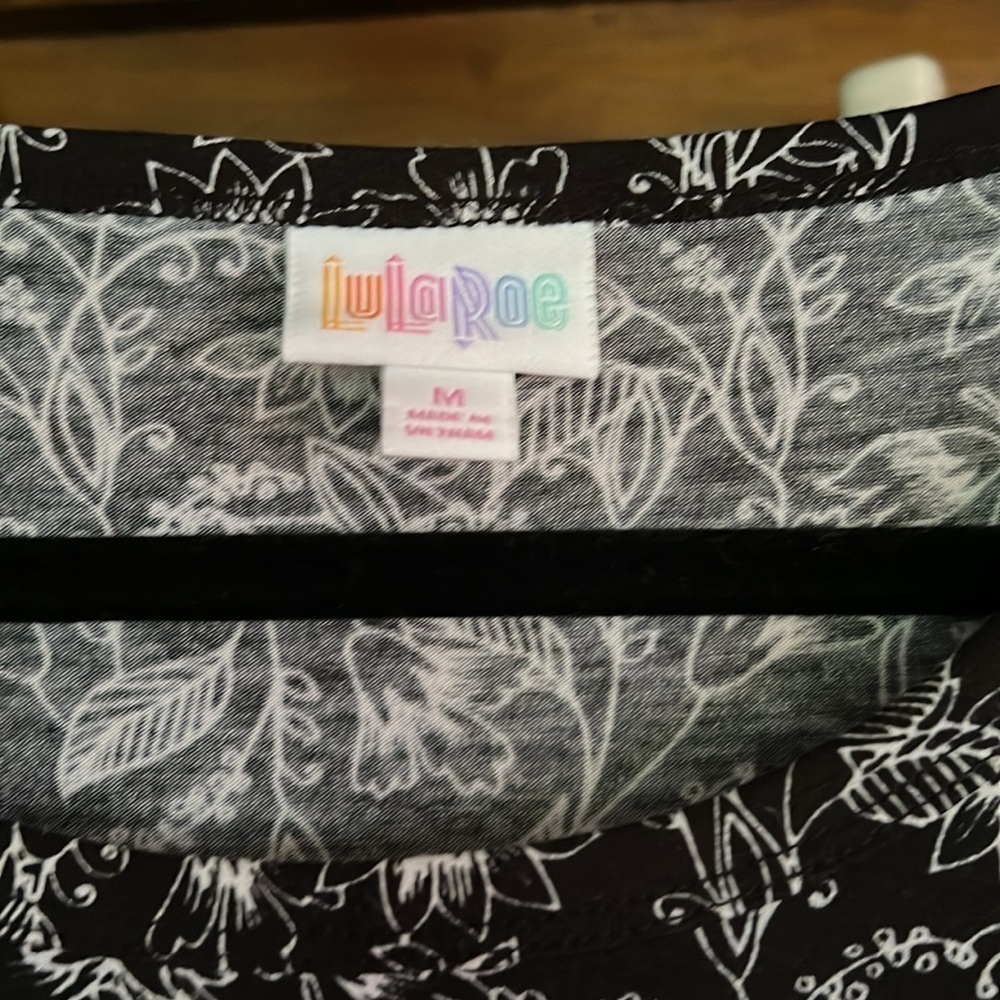 LULAROE black and white long-sleeved paisley, knee-length dress, Size M, EUC - Picture 2 of 7
